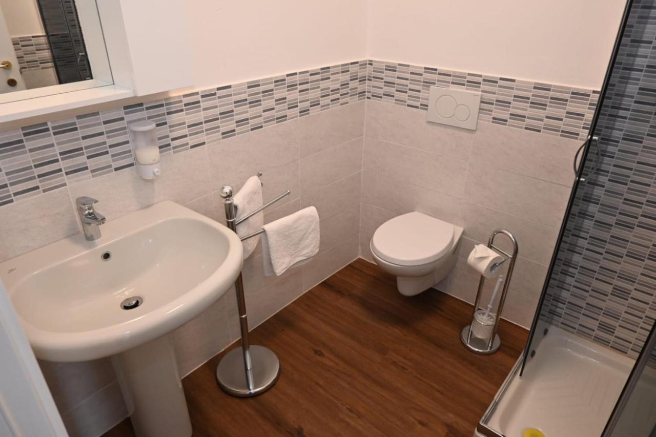 B&B Del Corso Castano Primo ภายนอก รูปภาพ