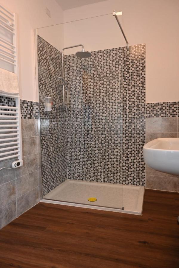B&B Del Corso Castano Primo ภายนอก รูปภาพ