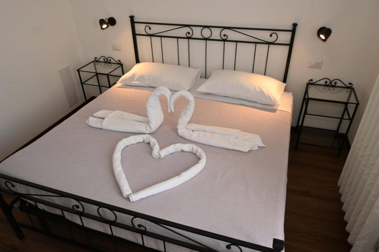 B&B Del Corso Castano Primo ภายนอก รูปภาพ